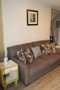 HISTORIC HILL APT2 (Downstairs)