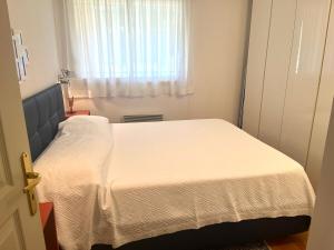 Lovely flat with terrace, swimming pool and garage