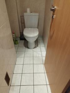 Chambre 2 avec un lit simple