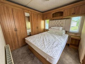 Great Caravan With Spacious Decking Southview Holiday Park, Skegness Ref 33035V