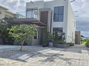 Villa Aguacate Near the Beach