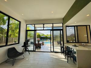 Villa Aguacate Near the Beach