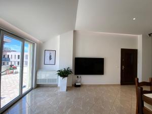 Lovely 3-bedroom apartment with free parking