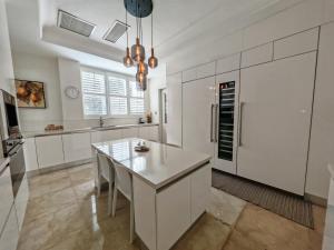 Casa de Campo Luxury Villa with private Pool & Jacuzzi, Near Beach, Marina, Golf, Restaurants & Altos de Chavon