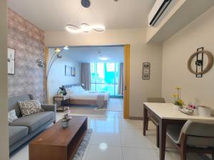 1BR Amazing View Condo in Uptown BGC by Terravista