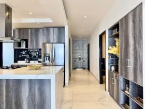 Luxury Beachfront Condo 3BR 3BA with stunning views