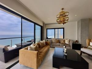 Luxury Beachfront Condo 3BR 3BA with stunning views