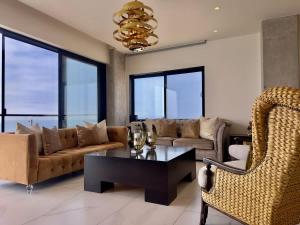 Luxury Beachfront Condo 3BR 3BA with stunning views