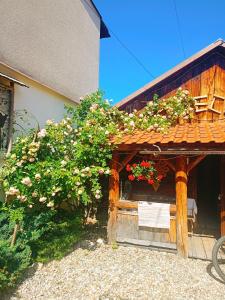 Chatka Zapiecek drewniana rustykalna chata Babci Ludwiki