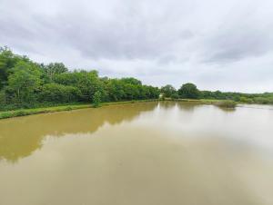 gite la garenne de freteau, avec accès étang privé , idéal pour un séjour en famille