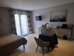 logement indépendant avec terrasse privative dans les Alpilles