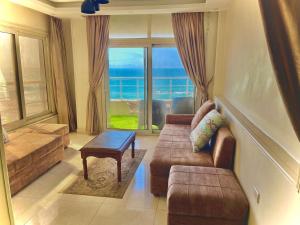 Luxurious Beachfront Apartment