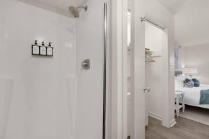 *Salty Siesta* Cozy 3BR-Walk to Beach-Pools-Golf!