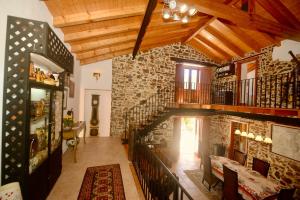 Riverside - Lovely river-view 3 bedroom house