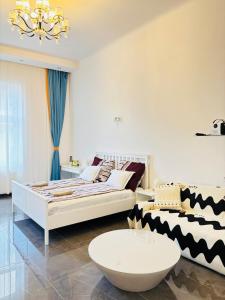 Francis Downtown Escape - near Corvin metro -