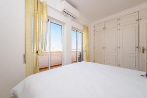 Tavira Getaway with Balcony and Sea View