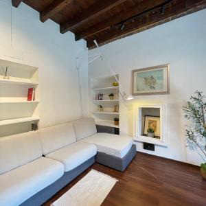 Sunny Balcony in Porta Romana