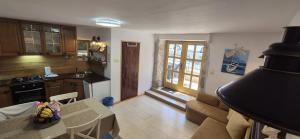 Kamena kuća sa bazenom