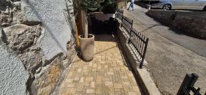 Kamena kuća sa bazenom