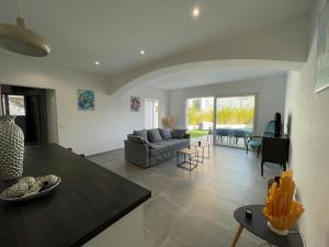 Cozy house, sleeps 6, pool