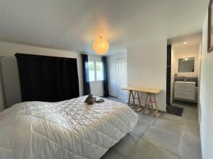 Maisons de vacances Cozy house, sleeps 6, pool : photos des chambres