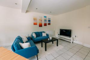 Lovely 2 Bed close to Beach with Parking