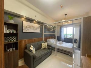 Bright and Stylish Condo with Pool View and Balcony - 4hvězdičkové hotely ve městě Mactan Island