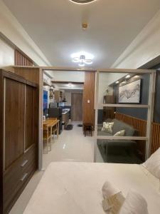 Bright and Stylish Condo with Pool View and Balcony