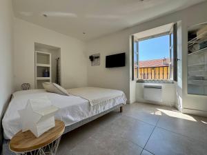 PALM RIVIERA Capucins - Vieille ville de Menton - Vue mer