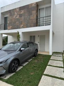 House in front of the Maya Playa del Carmen train