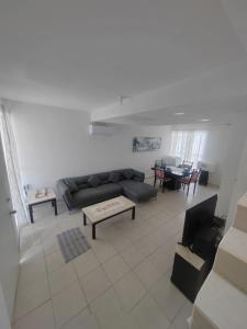 House in front of the Maya Playa del Carmen train