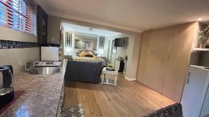 Artzys Studio - 1km to Olivedale Clinic