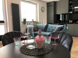 Komfortowy apartament Osiedle Lecha- garaż podziemny, balkon ,wejście 24h kod ,centrum, targi ,faktura