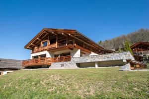 Chalets La Clusaz chalet Anthocyane 14 people, heated pool : photos des chambres