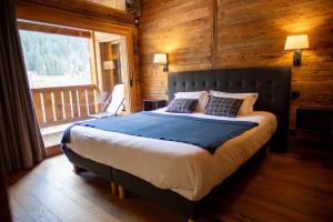 Chalets La Clusaz chalet Anthocyane 14 people, heated pool : photos des chambres