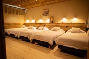 Chalets La Clusaz chalet Anthocyane 14 people, heated pool : photos des chambres