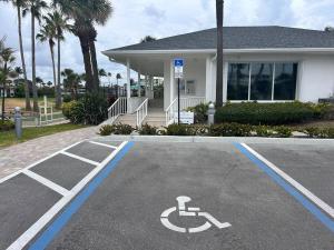 Hutchinson Island Resort-style Beachside Condo