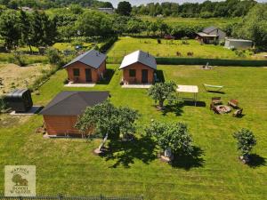 Domki w sadzie Wapnica koło Międzyzdrojów