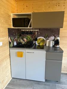 Domki w sadzie Wapnica koło Międzyzdrojów