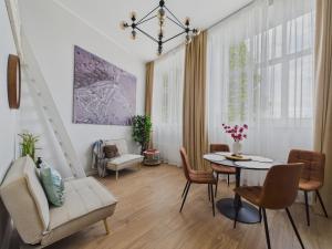 1-bedroom Old Town Apartment next to Tram Tracks