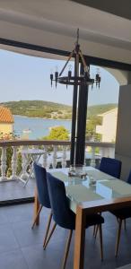 Apartments Perina Tisno