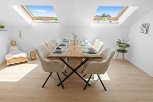 ALPENglück - Stylisches Dachgeschoss-Apartment mit Bergblick, großer Balkon & 3 Schlafzimmern