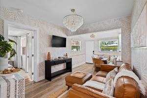 Walk to Atlantic Ave Pool Recently Renovated