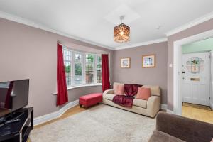 Pebble Corner with Free Parking By My Getaways