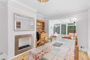 Pebble Corner with Free Parking By My Getaways