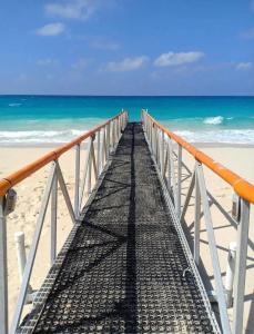 A cozy 2BR 2BA chalet near the pool