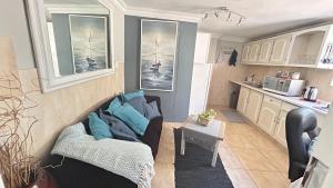 Artzys private Flatlet 1km to Olivedale Clinic