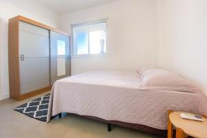 Apartamento 2 Quartos sendo 1 Suíte na Praia - 0317