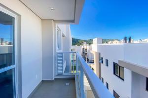 Apartamento 2 Quartos sendo 1 Suíte na Praia - 0317