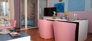 NICE CHAMBRE EXCLUSIVE DANS 2 PIECES 40 m2 ATYPIQUE ORIGINAL DANS GRANDE STRUCTURE TYPE APPARTEMENT DHOTE 80 m2 200 m mer PROMENADE DES ANGLAIS SEJOUR CHEZ LHABITANT